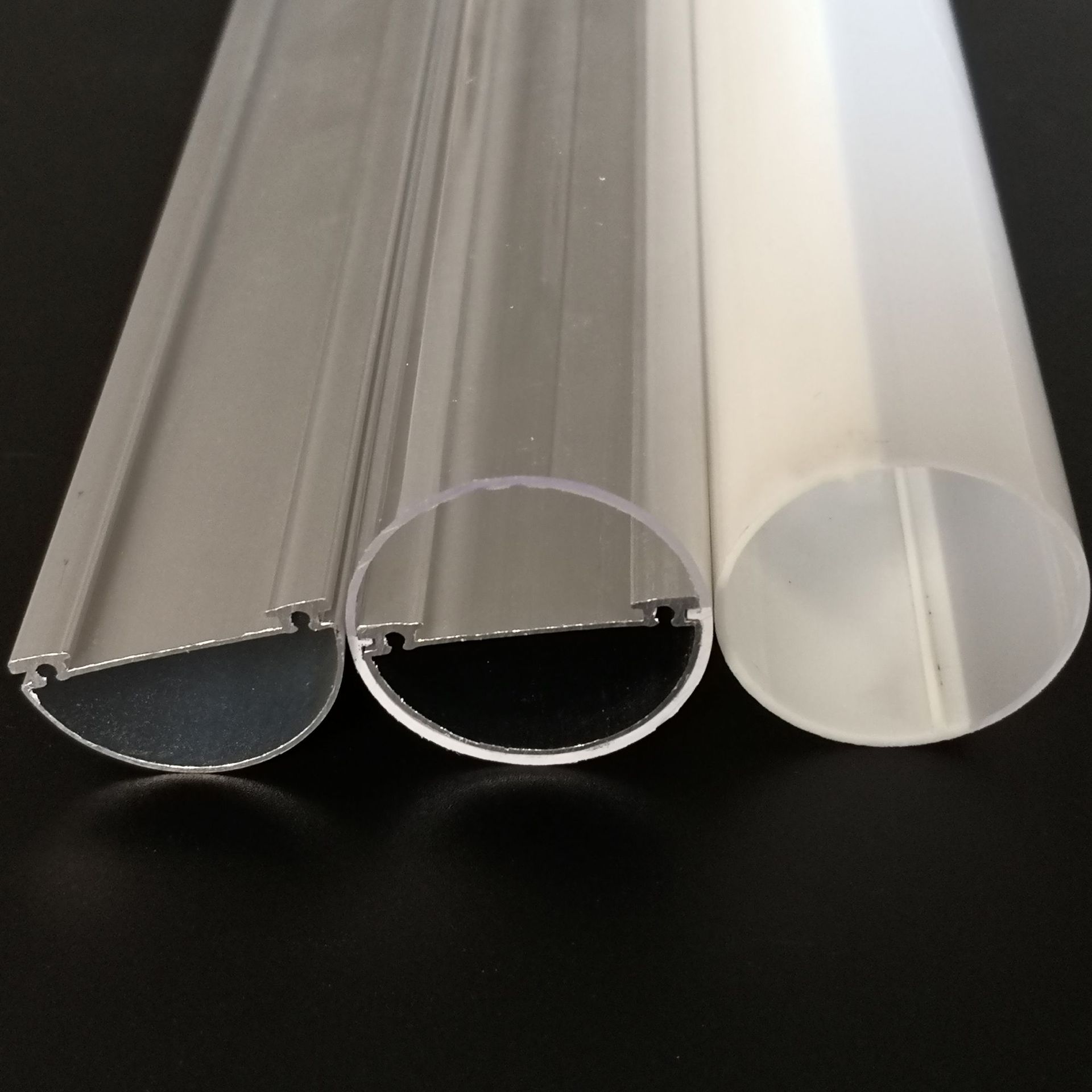 What is Plastic Extrusion Mold